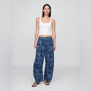 NWT Gap Mid Rise UltraSoft Easy Horseshoe Jeans Navy Blue Floral